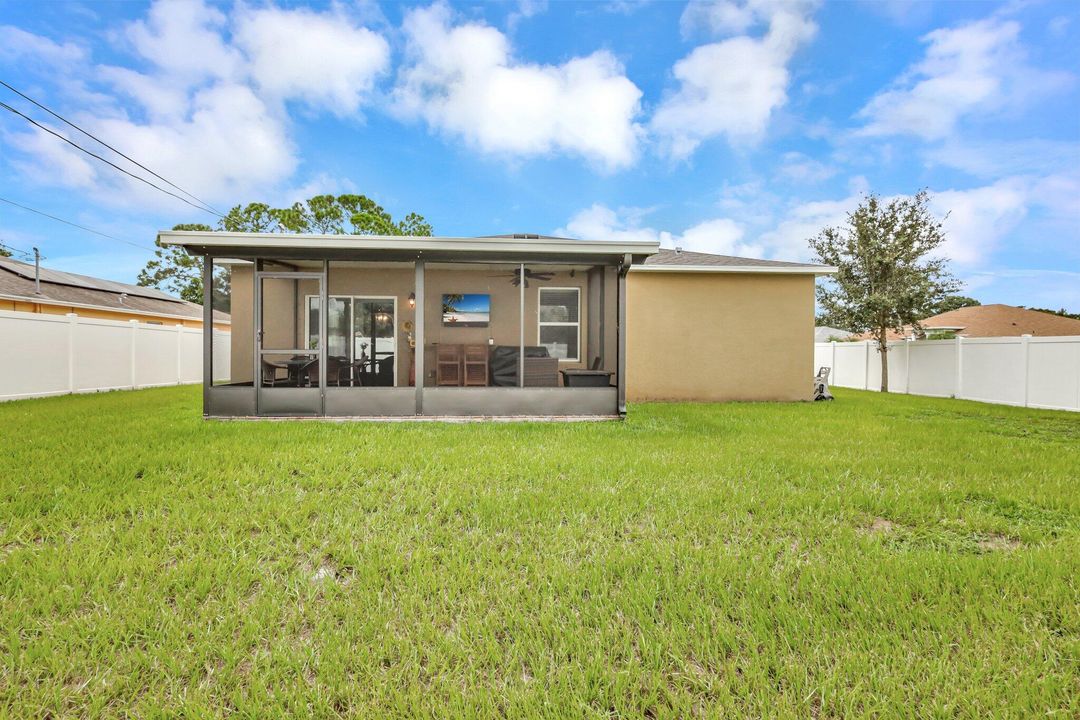 For Sale: $439,000 (4 beds, 2 baths, 1874 Square Feet)