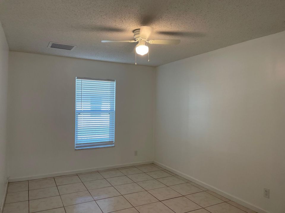 Active With Contract: $1,700 (2 beds, 1 baths, 900 Square Feet)