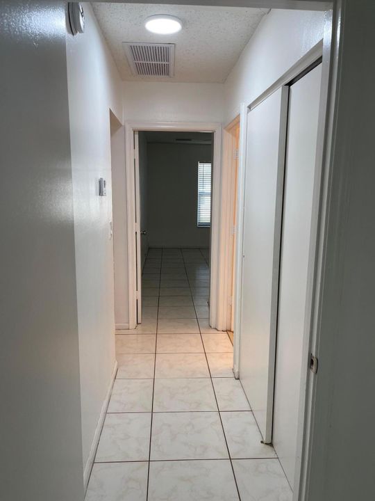 Active With Contract: $1,700 (2 beds, 1 baths, 900 Square Feet)