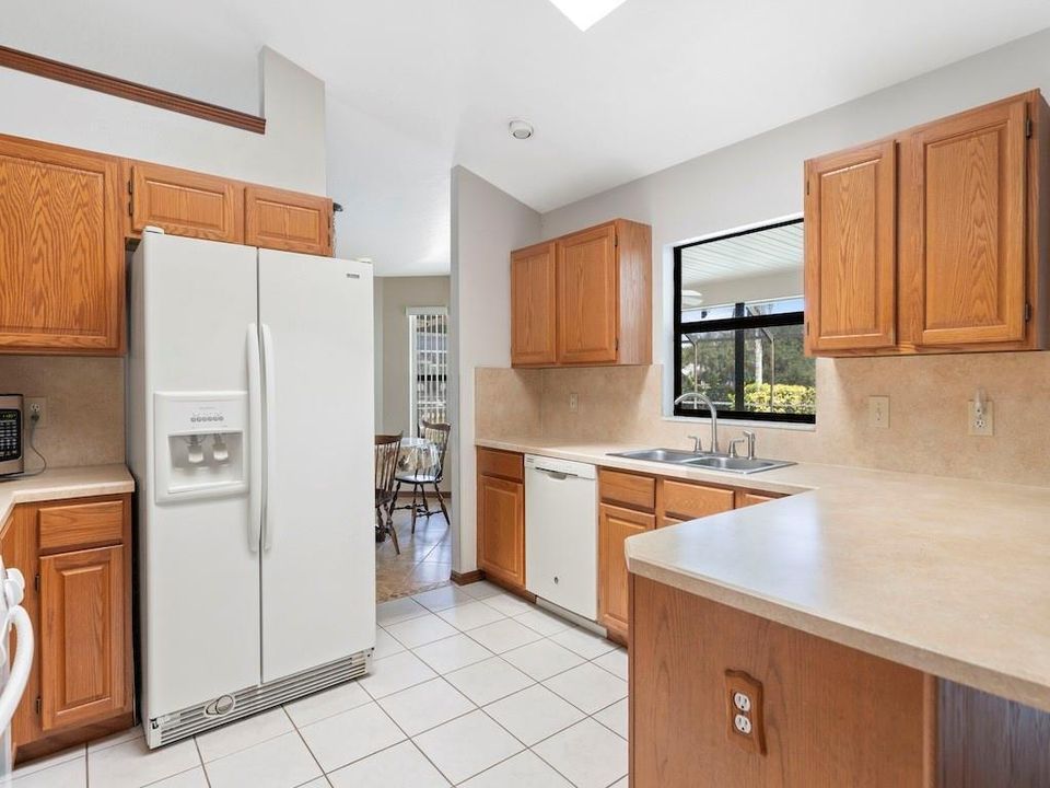 For Sale: $400,000 (3 beds, 2 baths, 1676 Square Feet)