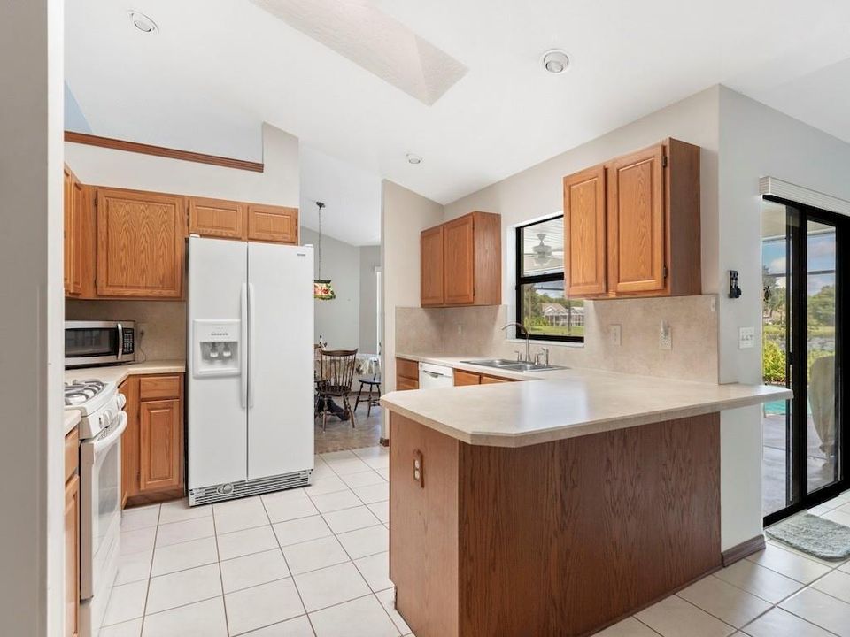 For Sale: $400,000 (3 beds, 2 baths, 1676 Square Feet)