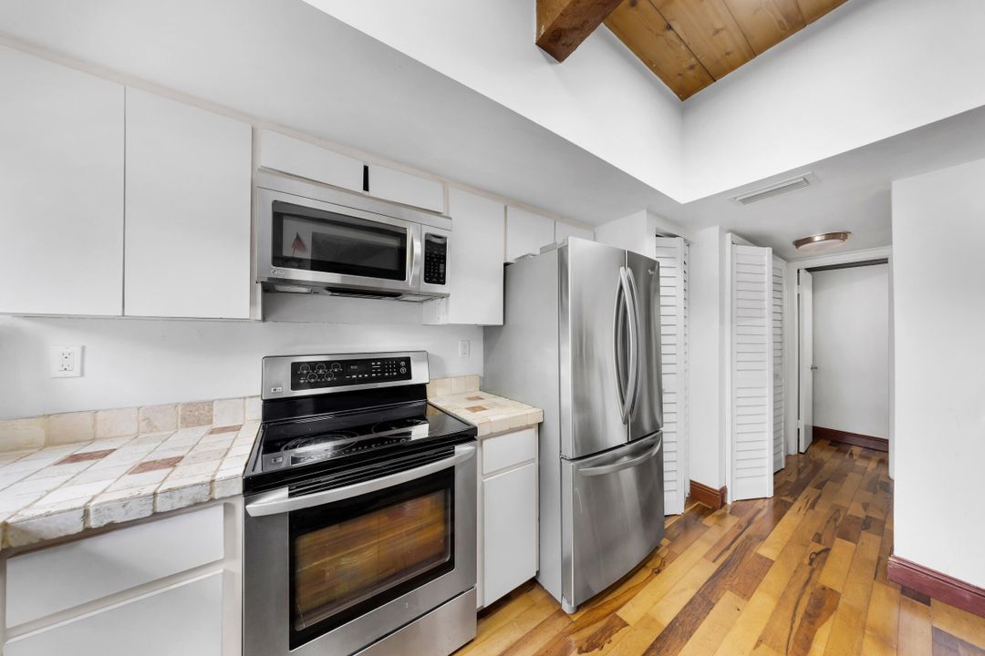 For Sale: $399,000 (2 beds, 2 baths, 1400 Square Feet)