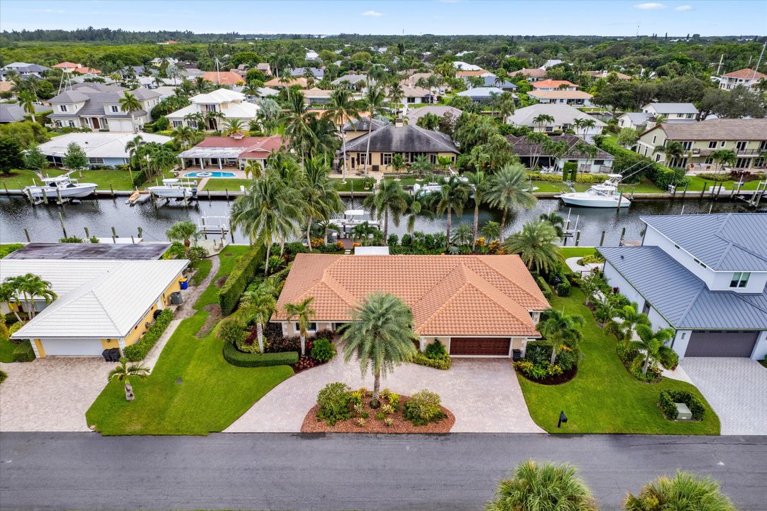 For Sale: $4,200,000 (3 beds, 2 baths, 2341 Square Feet)