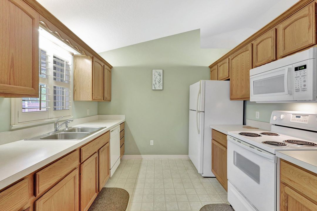 Active With Contract: $339,000 (3 beds, 2 baths, 1461 Square Feet)