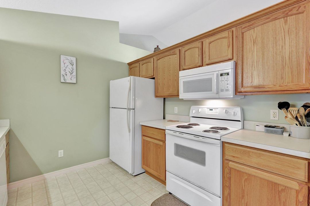 Active With Contract: $339,000 (3 beds, 2 baths, 1461 Square Feet)