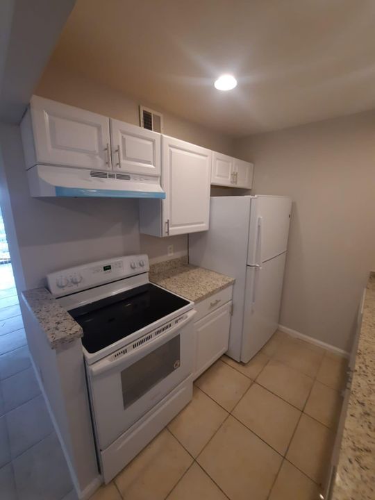 For Rent: $1,700 (2 beds, 1 baths, 800 Square Feet)