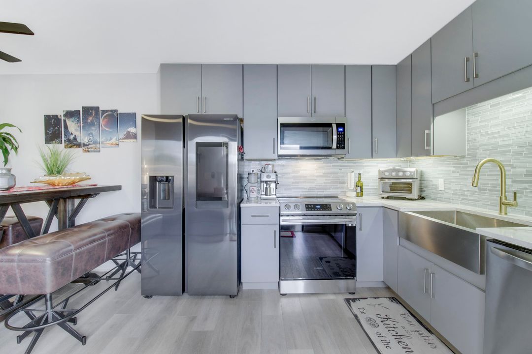 Active With Contract: $2,800 (2 beds, 2 baths, 1236 Square Feet)