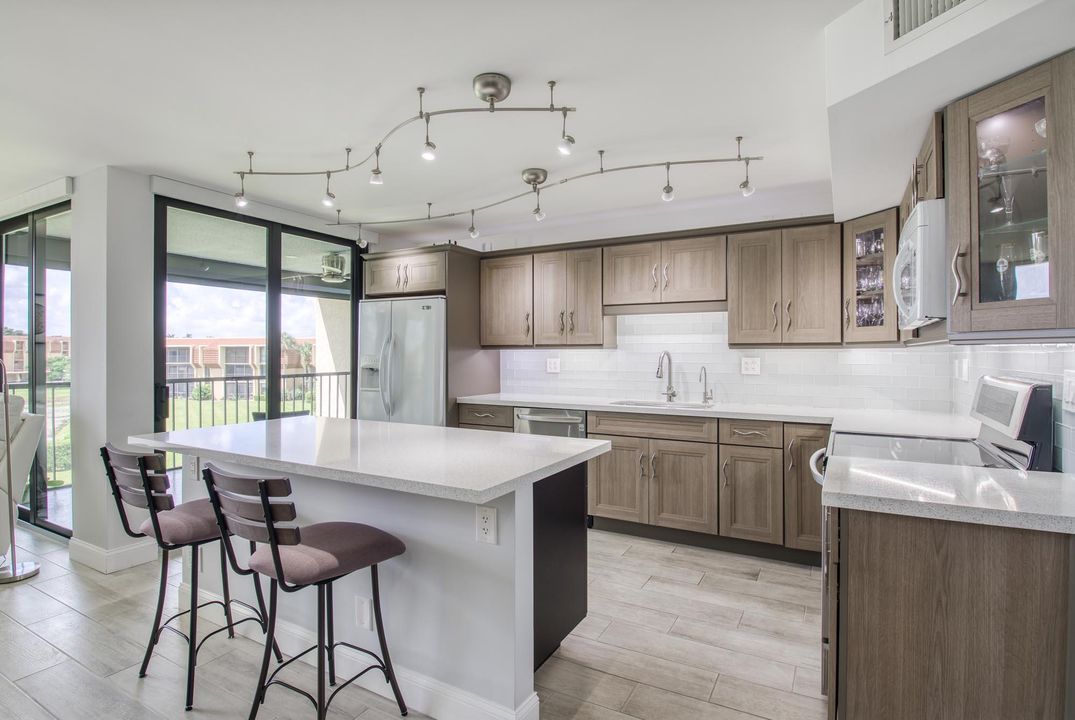 For Sale: $398,980 (2 beds, 2 baths, 1305 Square Feet)