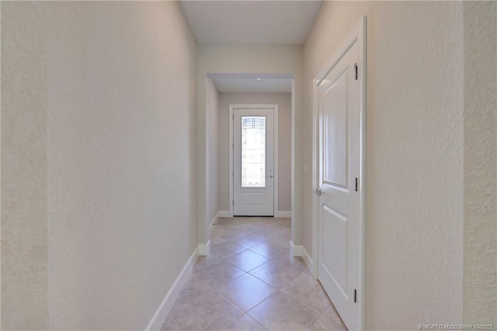 Active With Contract: $2,900 (3 beds, 2 baths, 1782 Square Feet)