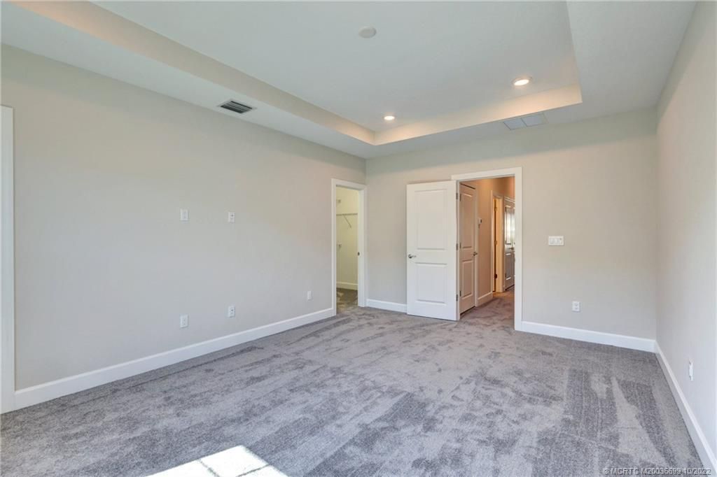 Active With Contract: $2,900 (3 beds, 2 baths, 1782 Square Feet)