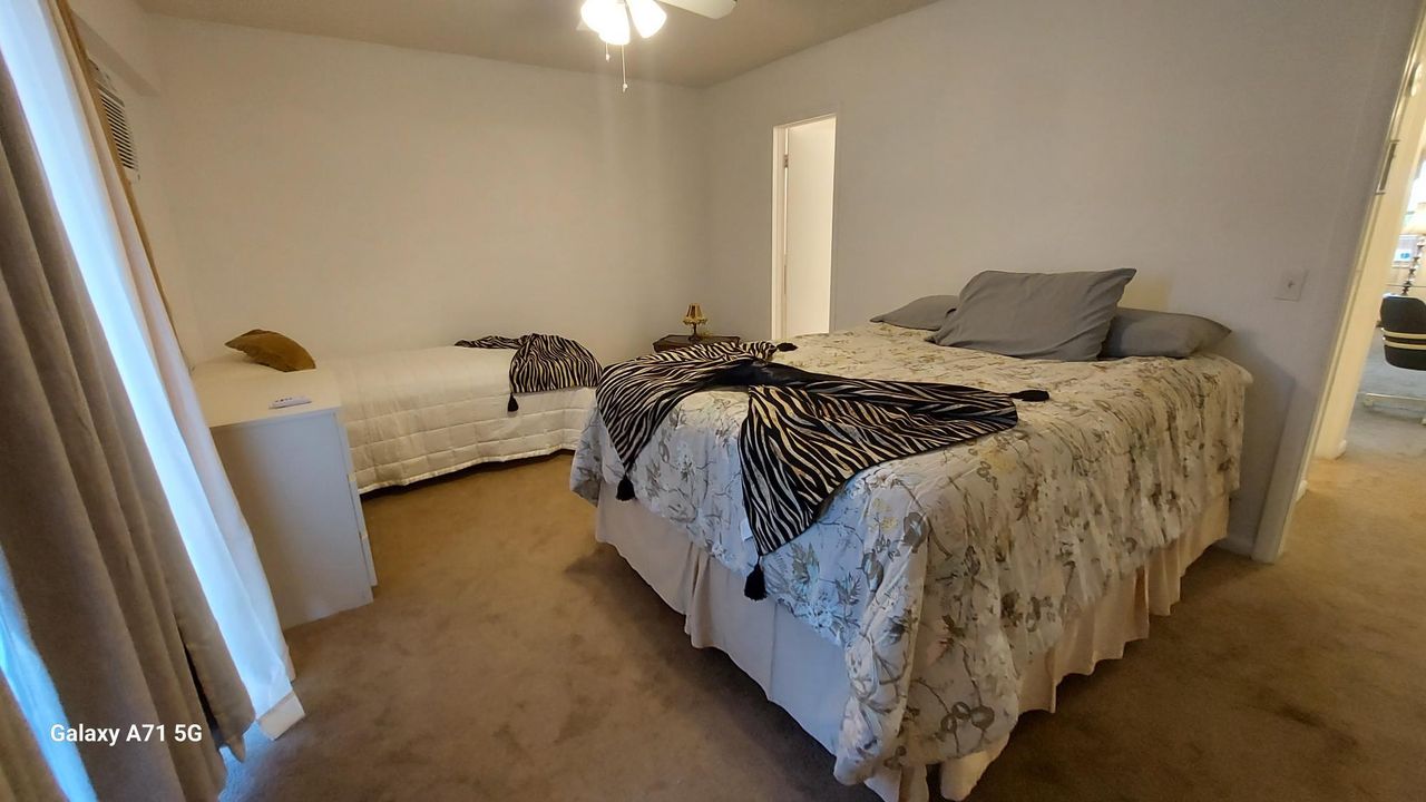 For Rent: $1,350 (1 beds, 1 baths, 720 Square Feet)