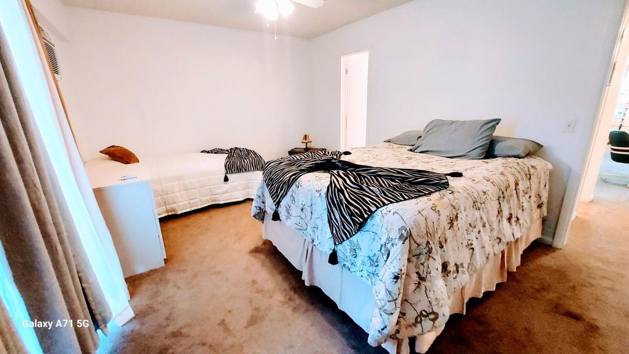 For Rent: $1,350 (1 beds, 1 baths, 720 Square Feet)