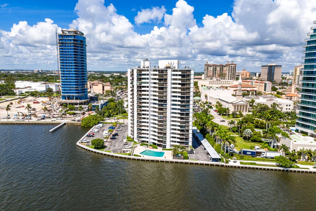 For Sale: $999,000 (2 beds, 2 baths, 1247 Square Feet)