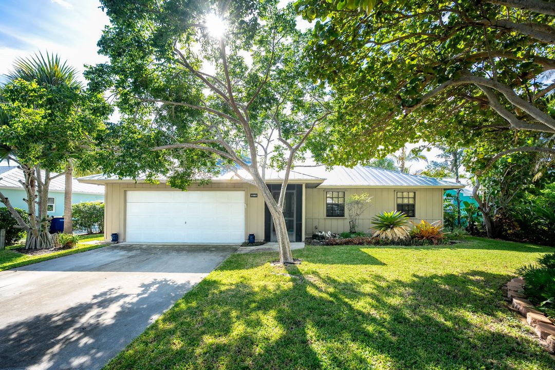 For Sale: $549,900 (3 beds, 2 baths, 1283 Square Feet)