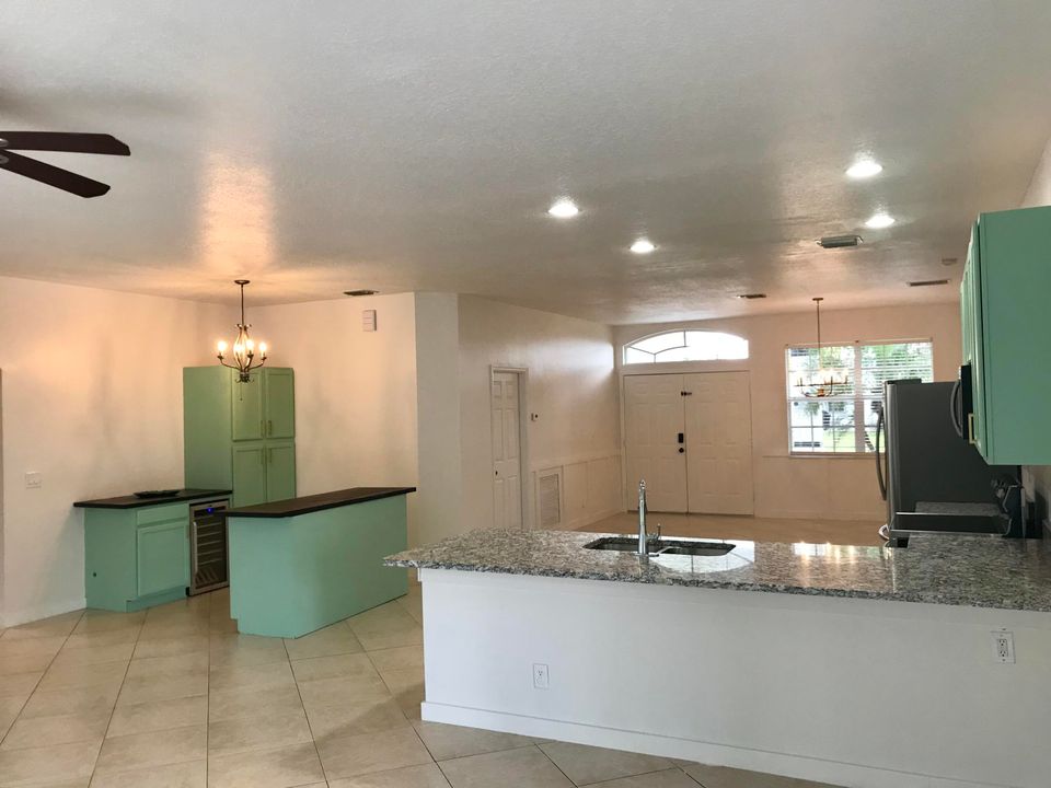 For Rent: $2,800 (3 beds, 2 baths, 1894 Square Feet)