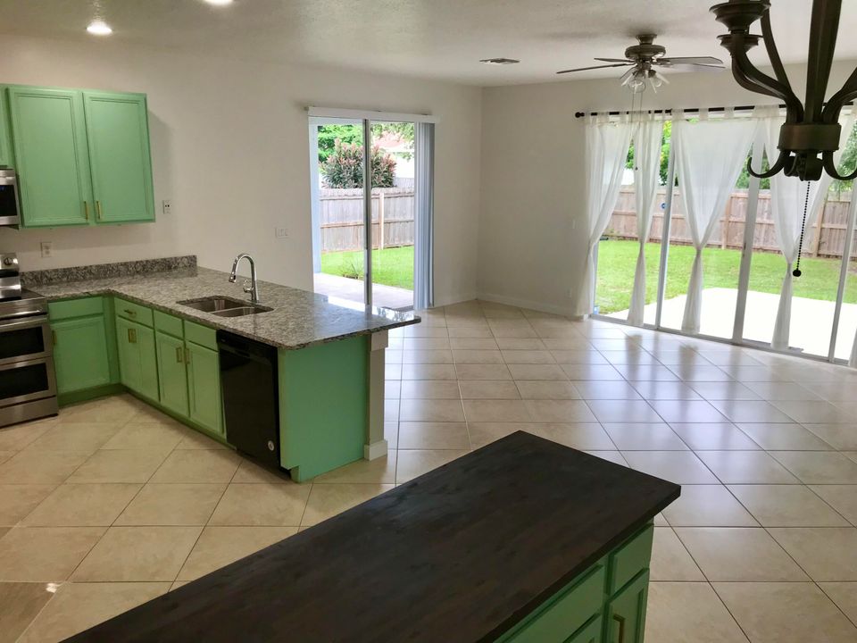 For Rent: $2,800 (3 beds, 2 baths, 1894 Square Feet)