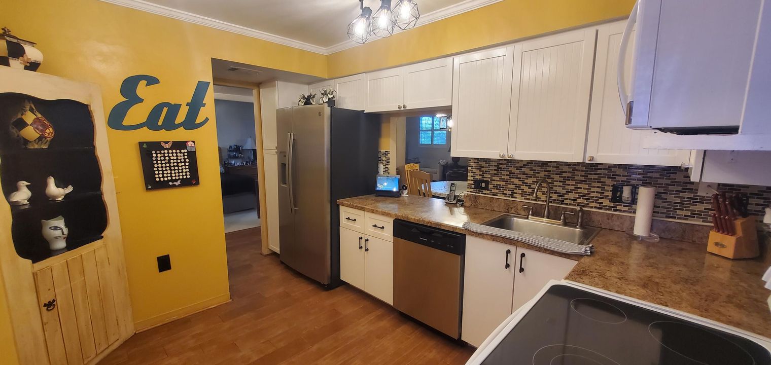 En Venta: $250,000 (2 camas, 2 baños, 1300 Pies cuadrados)