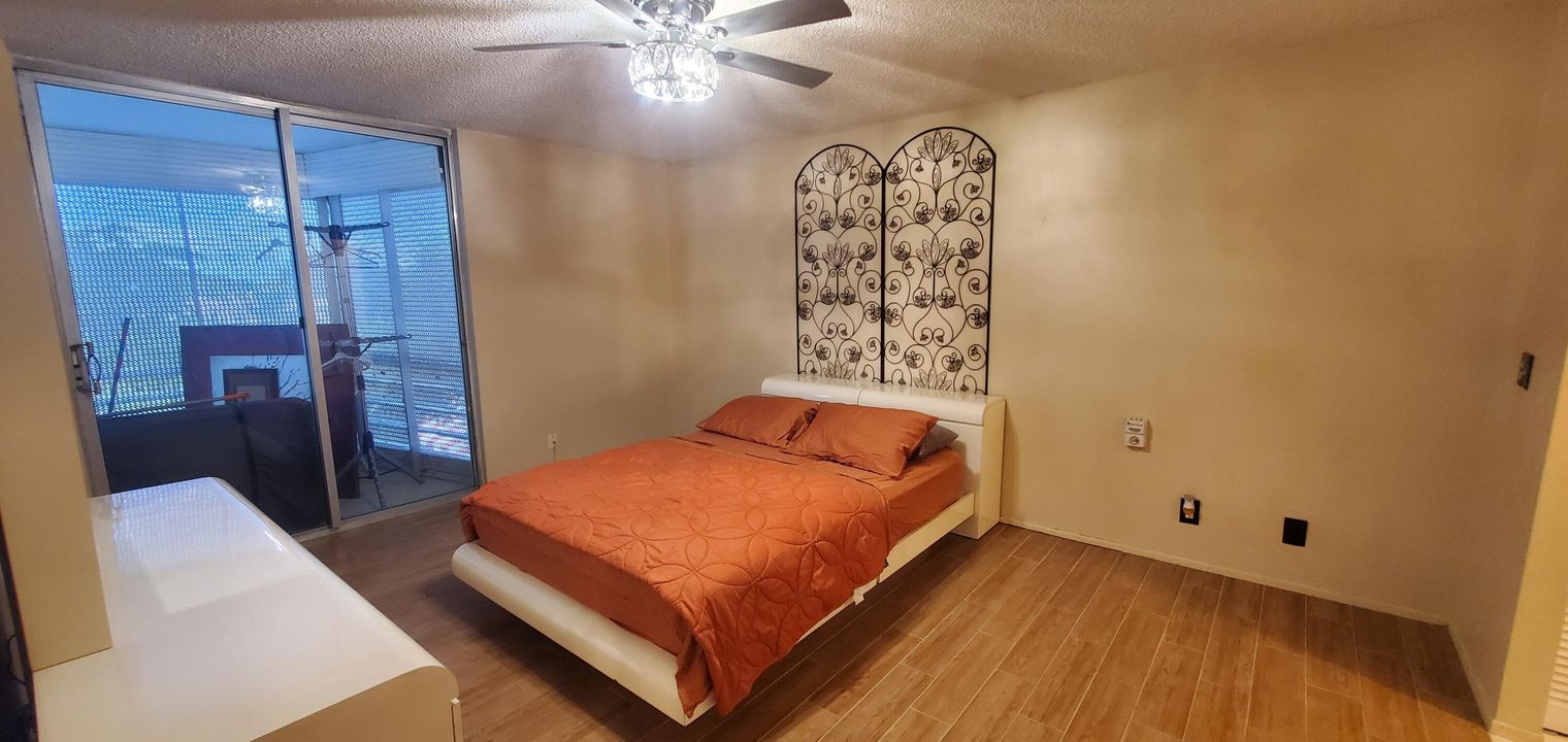 For Sale: $250,000 (2 beds, 2 baths, 1300 Square Feet)