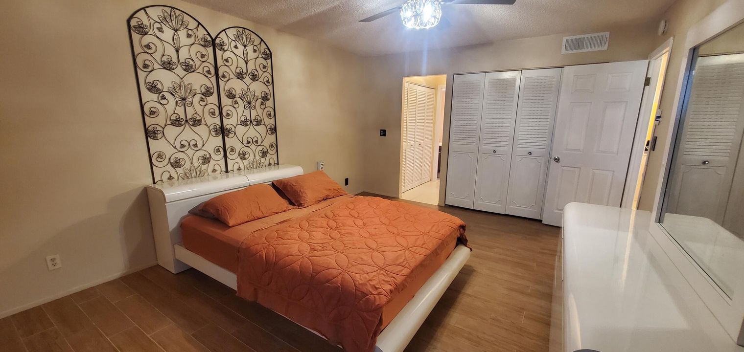 For Sale: $250,000 (2 beds, 2 baths, 1300 Square Feet)