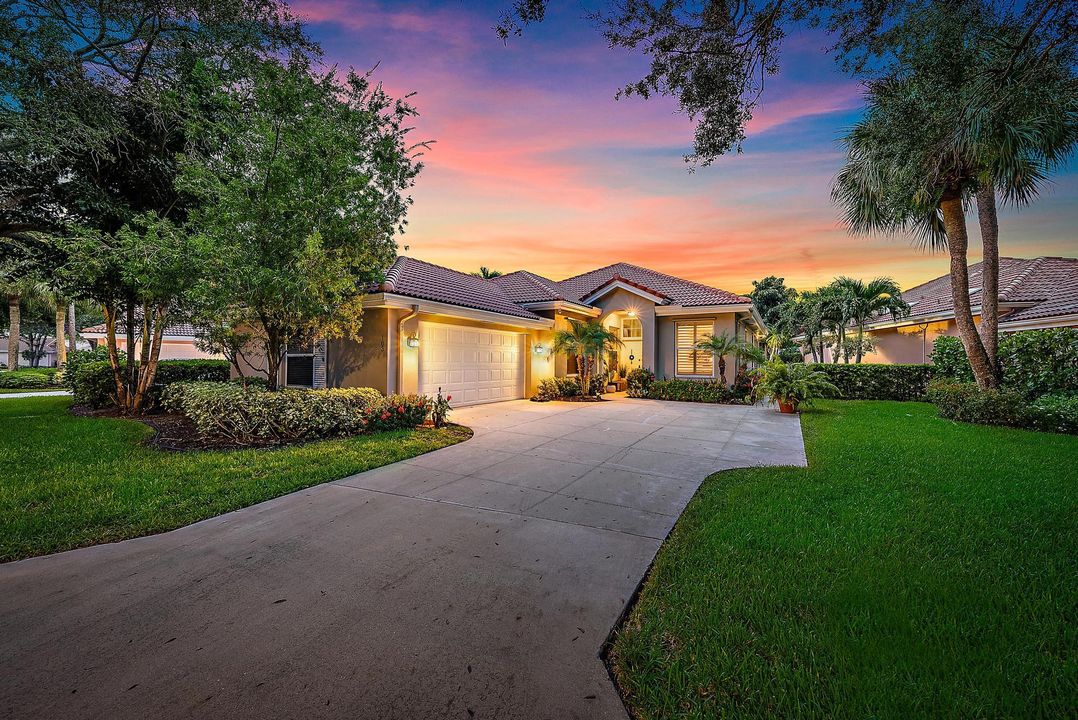 For Sale: $925,000 (3 beds, 2 baths, 1975 Square Feet)