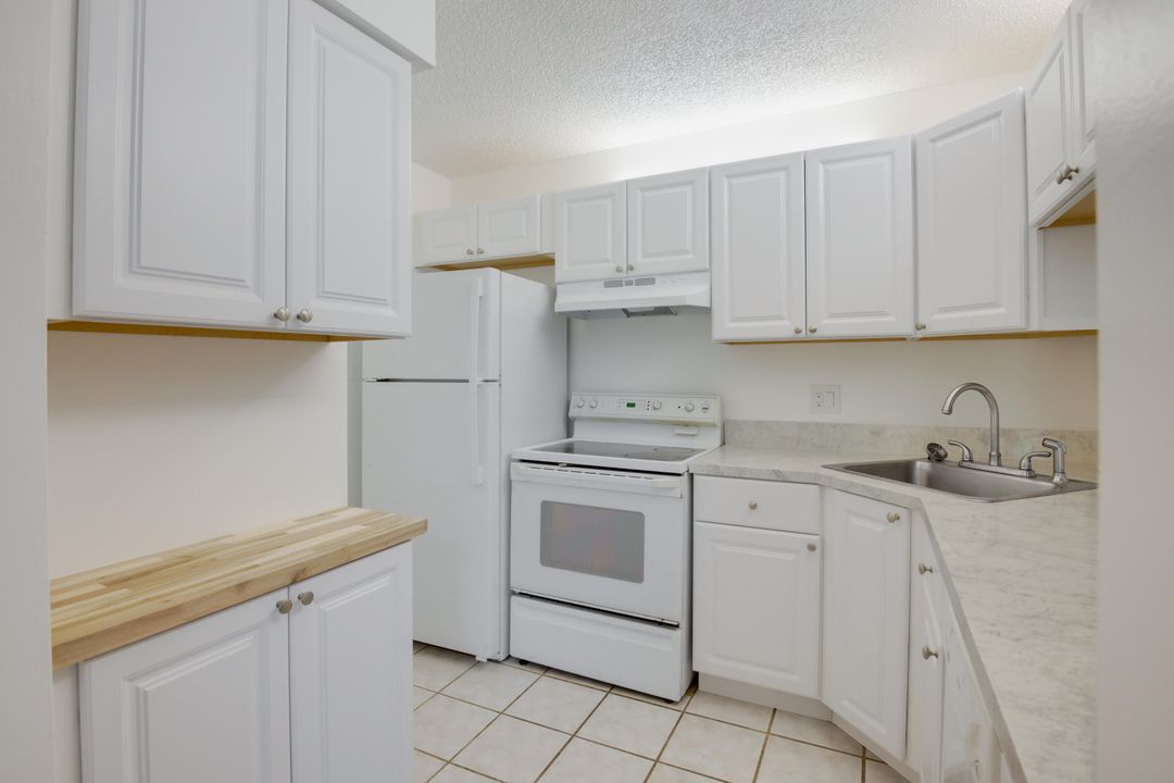 For Sale: $222,000 (2 beds, 2 baths, 1064 Square Feet)