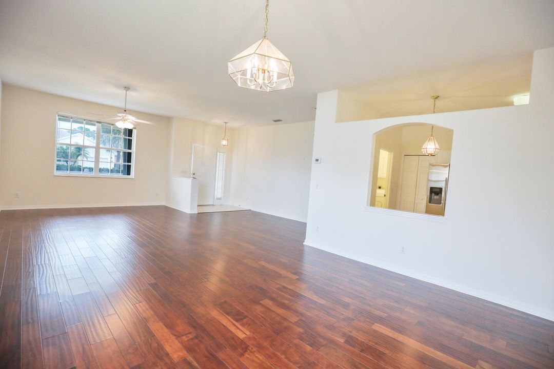 For Sale: $275,000 (2 beds, 2 baths, 1590 Square Feet)