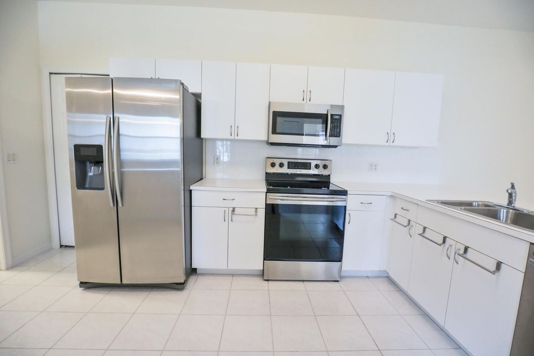 For Sale: $275,000 (2 beds, 2 baths, 1590 Square Feet)