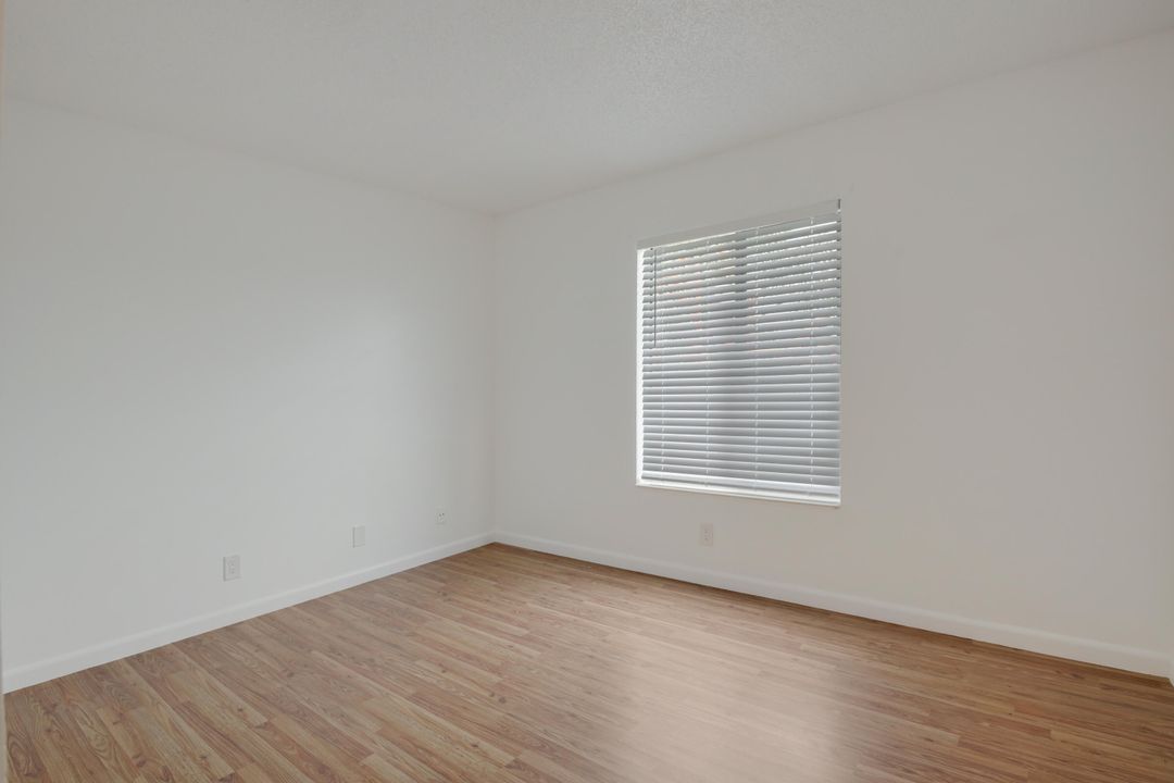 For Sale: $222,000 (2 beds, 2 baths, 1064 Square Feet)