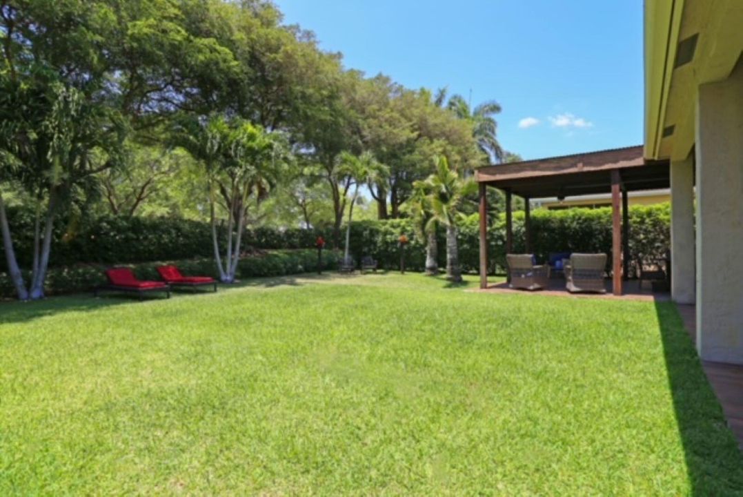 En Venta: $1,075,000 (5 camas, 2 baños, 2325 Pies cuadrados)