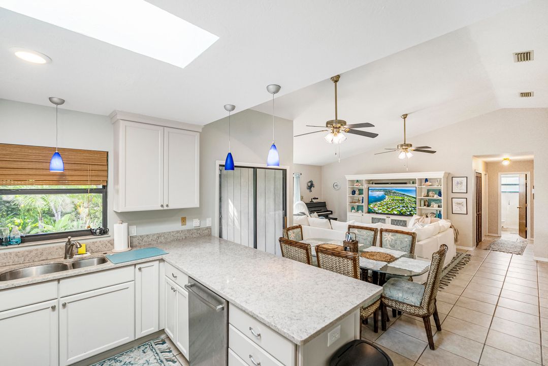 For Sale: $549,900 (3 beds, 2 baths, 1283 Square Feet)