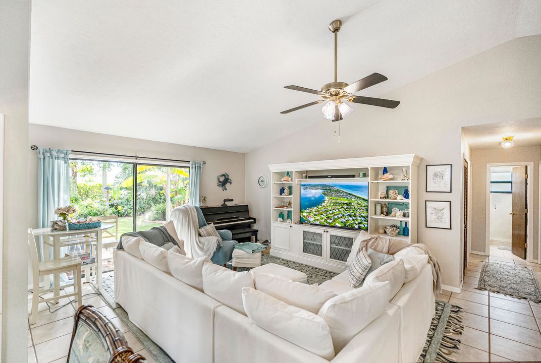 For Sale: $549,900 (3 beds, 2 baths, 1283 Square Feet)