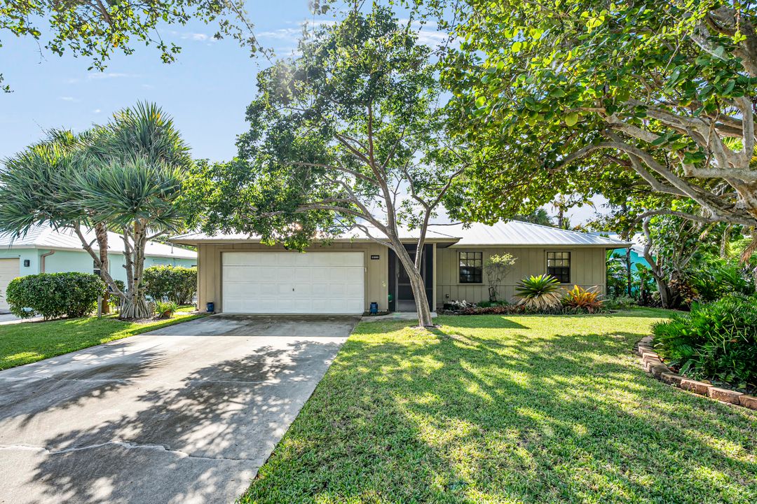 For Sale: $549,900 (3 beds, 2 baths, 1283 Square Feet)