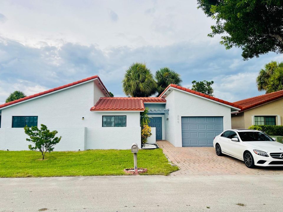 For Sale: $599,000 (3 beds, 2 baths, 1400 Square Feet)