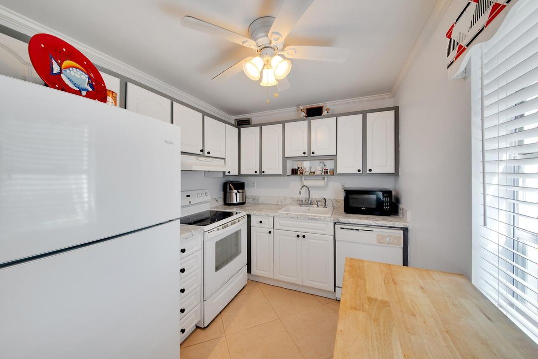 For Sale: $156,000 (2 beds, 2 baths, 920 Square Feet)