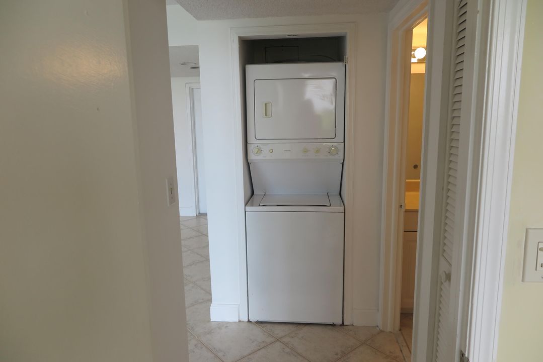 For Rent: $2,400 (2 beds, 2 baths, 1180 Square Feet)