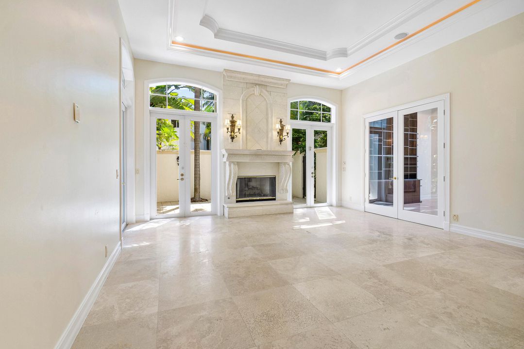 For Sale: $4,995,000 (6 beds, 6 baths, 5806 Square Feet)