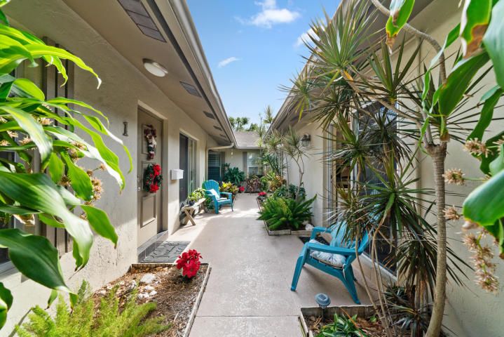 Active With Contract: $1,725 (2 beds, 1 baths, 780 Square Feet)