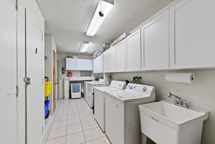 Active With Contract: $1,725 (2 beds, 1 baths, 780 Square Feet)