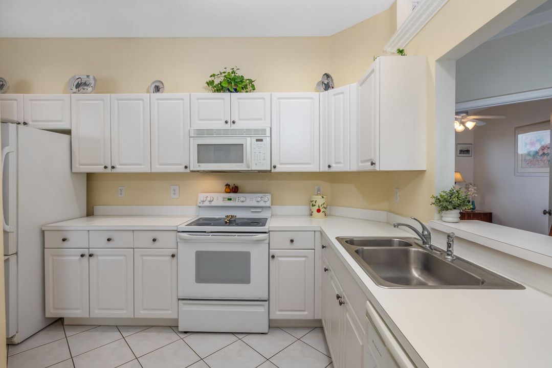 For Sale: $327,500 (3 beds, 2 baths, 1464 Square Feet)