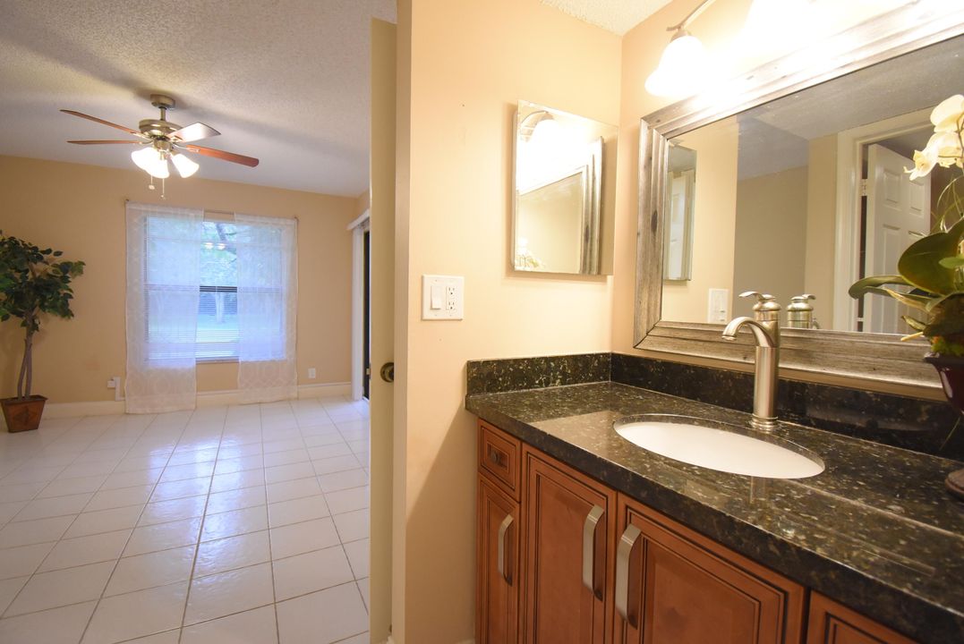 Active With Contract: $2,375 (2 beds, 2 baths, 920 Square Feet)