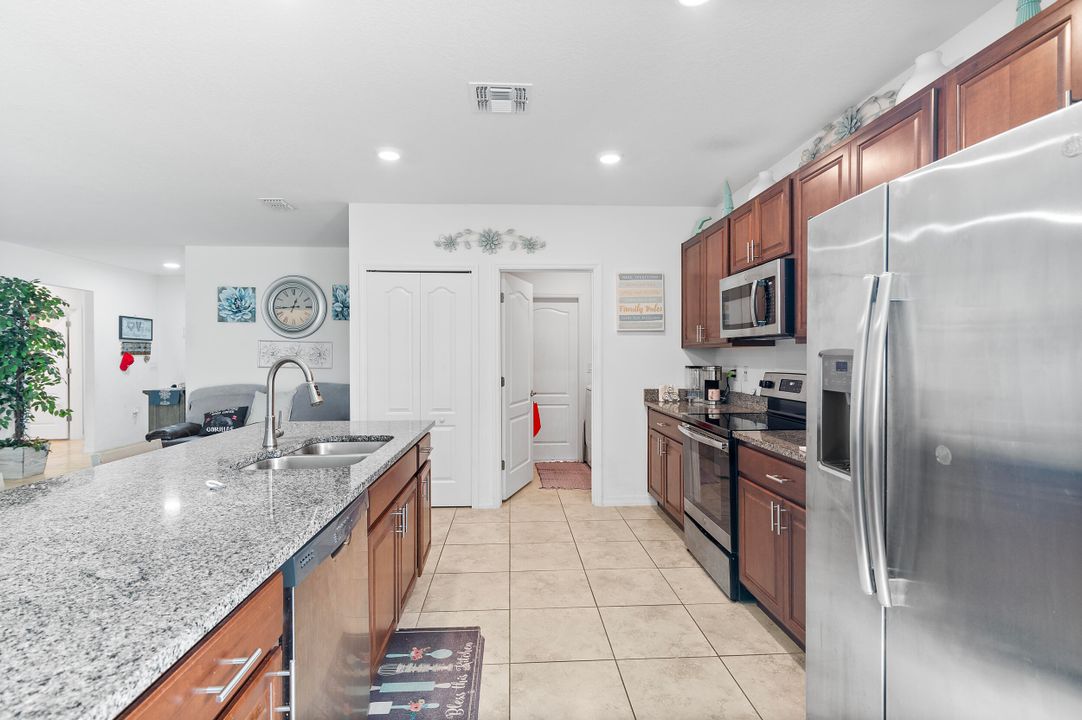 For Sale: $422,000 (4 beds, 2 baths, 1874 Square Feet)