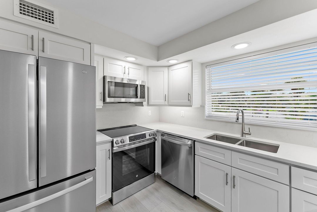 For Sale: $559,000 (2 beds, 2 baths, 1416 Square Feet)