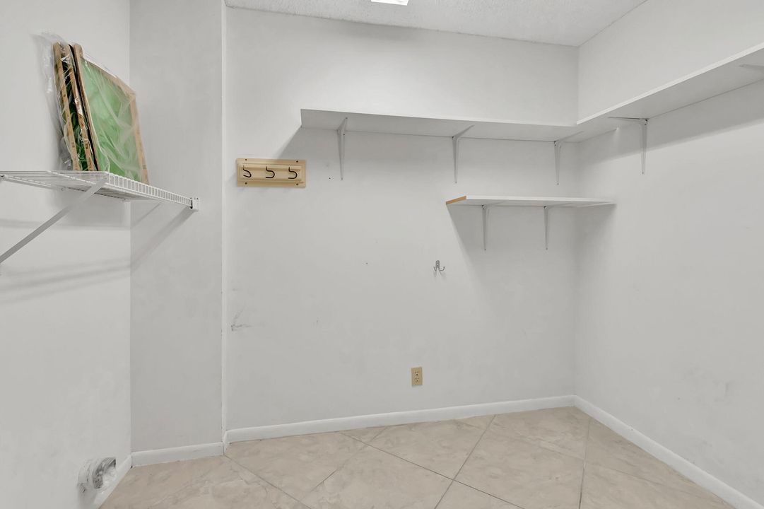 For Sale: $219,000 (2 beds, 2 baths, 1330 Square Feet)