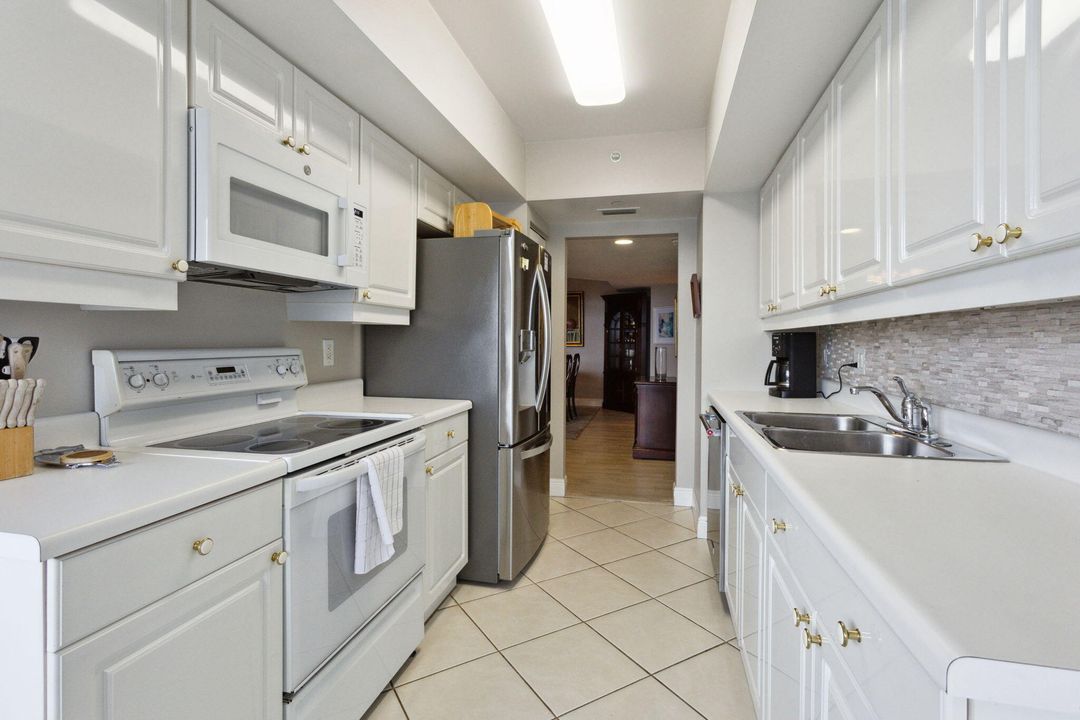 Active With Contract: $4,100 (2 beds, 2 baths, 1870 Square Feet)