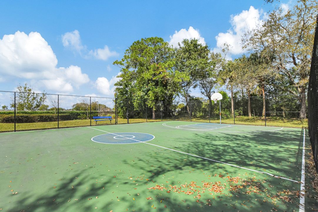 For Sale: $750,000 (4 beds, 2 baths, 2175 Square Feet)