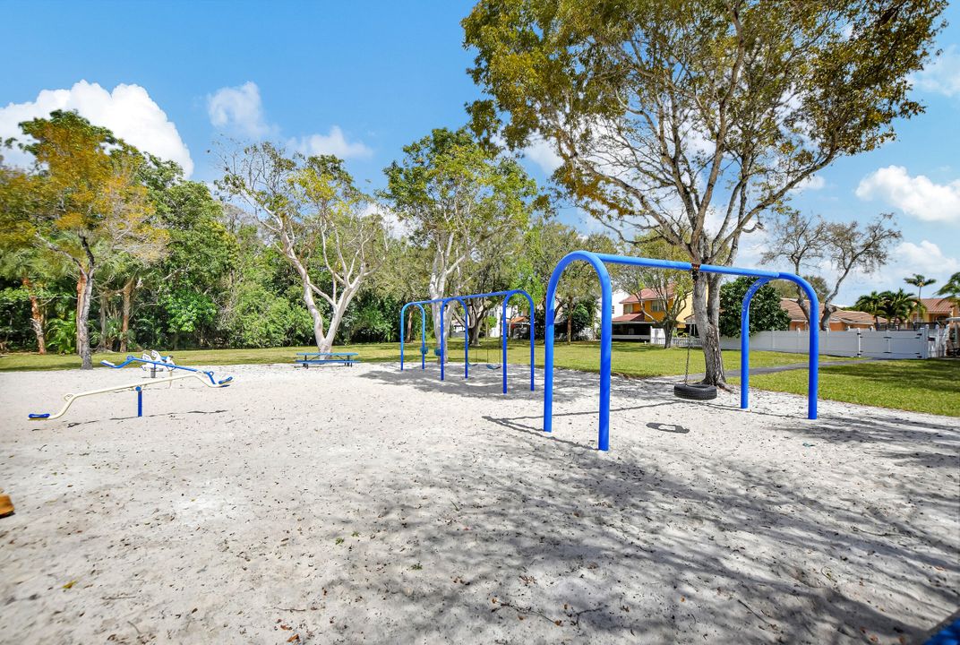 For Sale: $750,000 (4 beds, 2 baths, 2175 Square Feet)