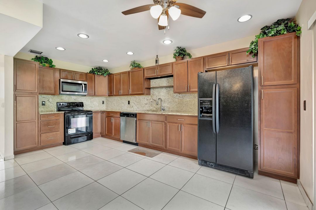 Active With Contract: $265,000 (2 beds, 1 baths, 1277 Square Feet)