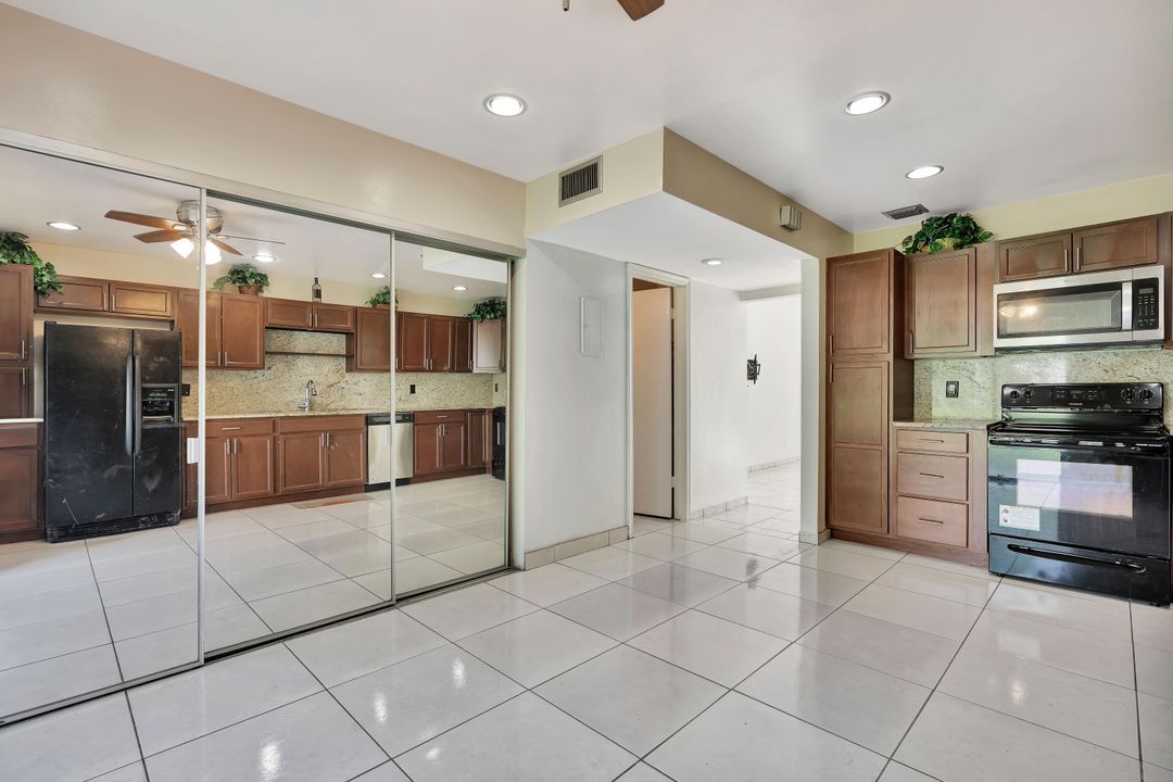 Active With Contract: $265,000 (2 beds, 1 baths, 1277 Square Feet)