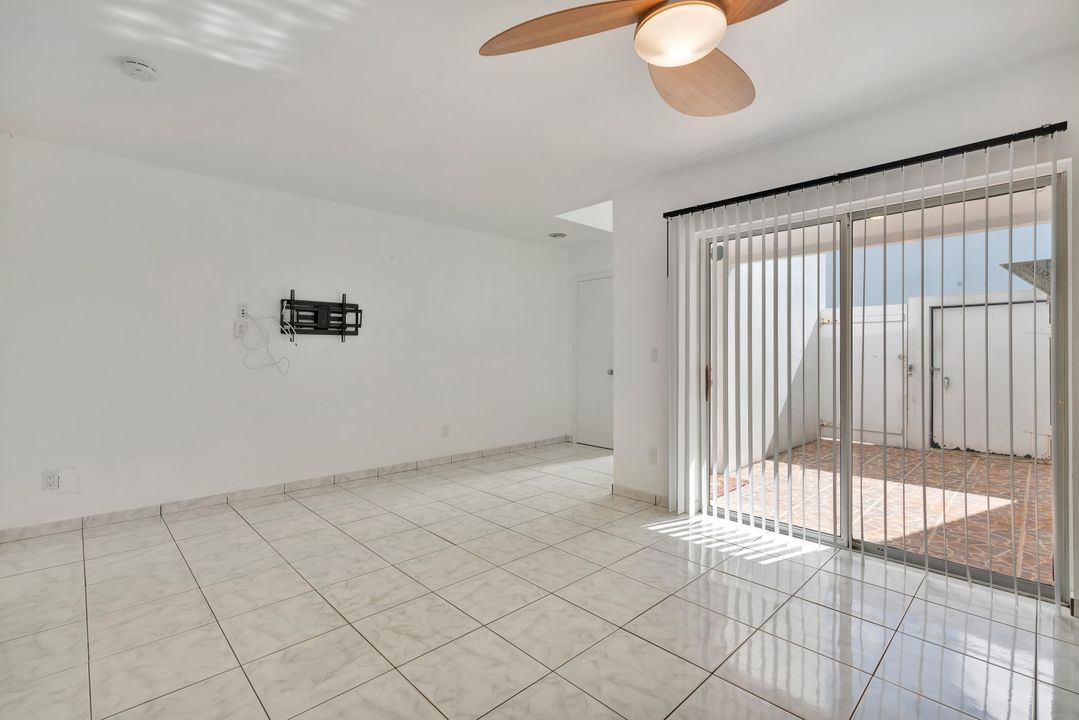 Active With Contract: $265,000 (2 beds, 1 baths, 1277 Square Feet)