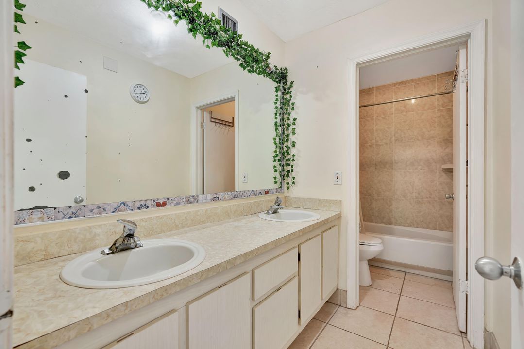 Active With Contract: $265,000 (2 beds, 1 baths, 1277 Square Feet)